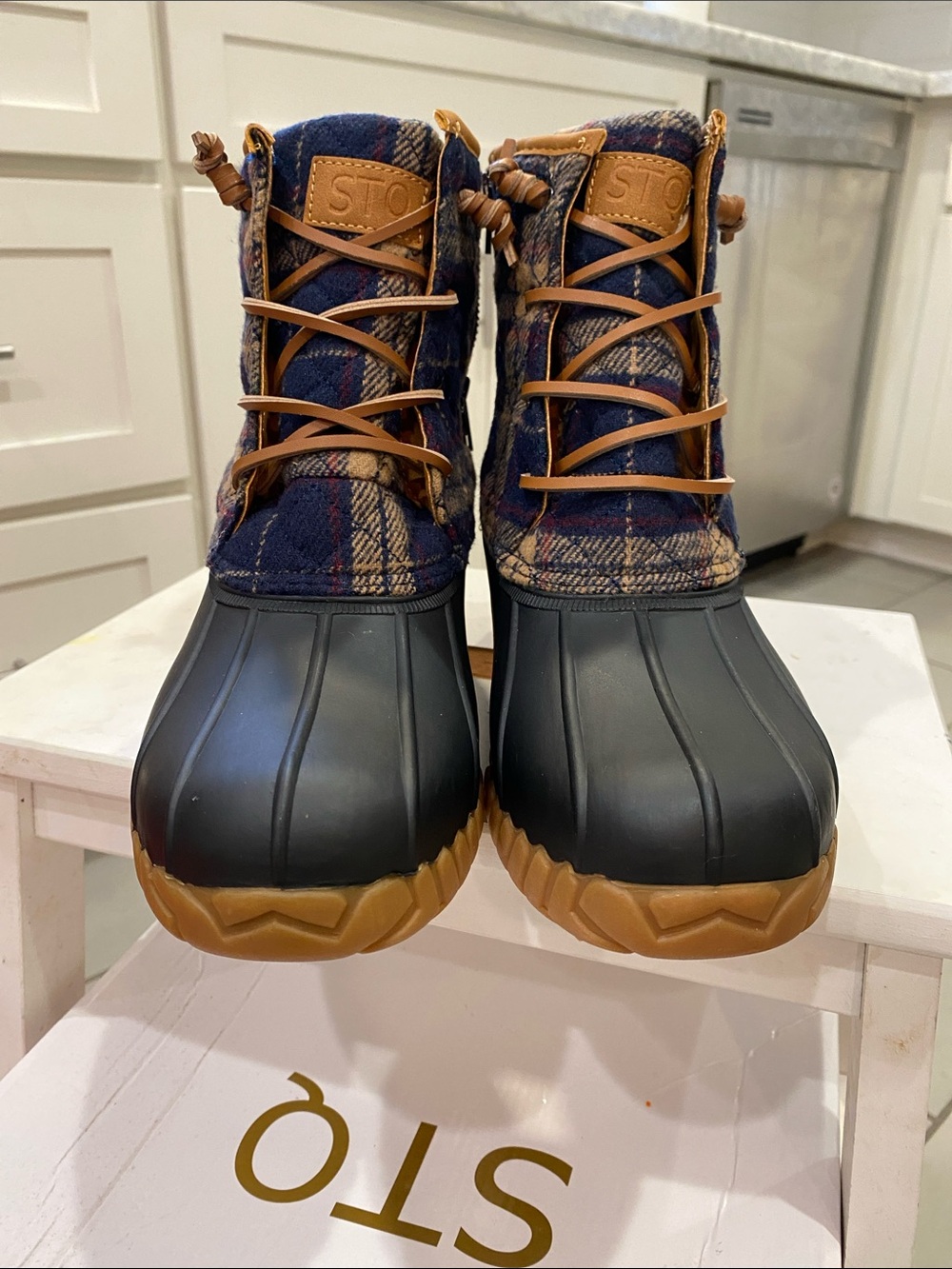 STQ Navy Plaid Quilted Duck Boots with Tan Trim New in 📦 size 9